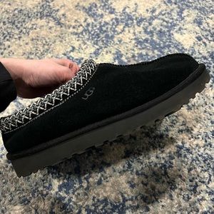 Ugg Taz slippers